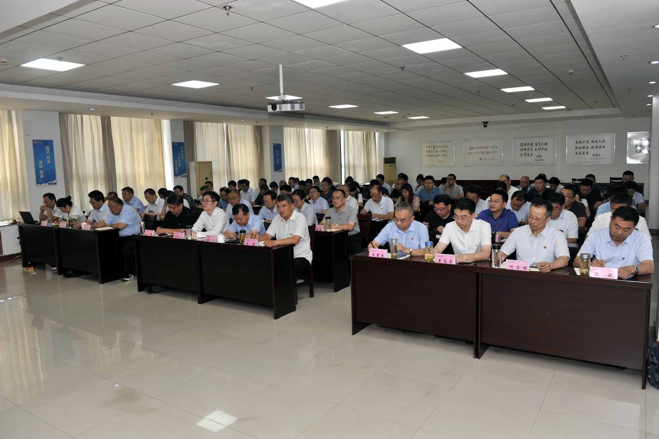 學(xué)習(xí)教育工作會(huì)議3.jpg 學(xué)習(xí)教育工作會(huì)議3.jpg